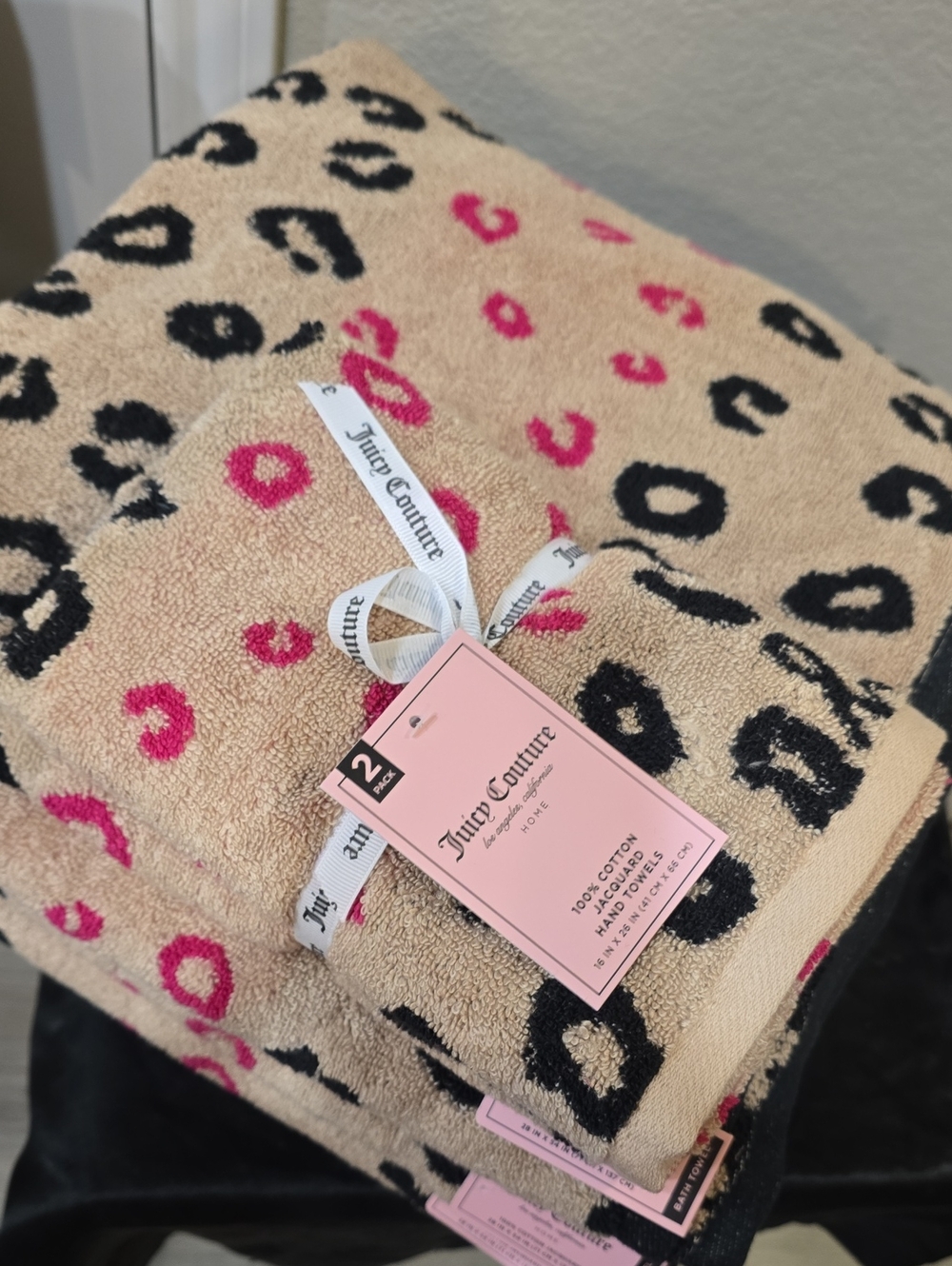 Juicy Couture Home Leopard Logo Print Plush Oversized Bath & Hand Towel Set - Picture 6 of 10